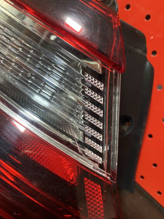 Stop stanga Renault Megane 4 sedan cu DEFECT