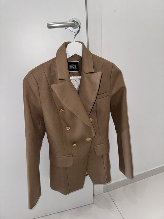 Бежов блейзер alessa