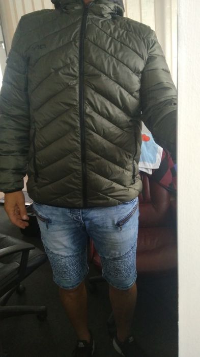 Geaca matlasată cu gluga