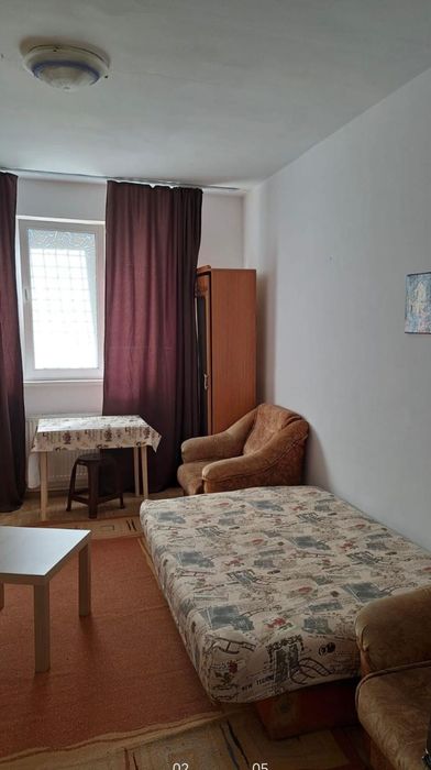 Închiriez pe termen lung ( inclusiv vara) garsonieră la parter