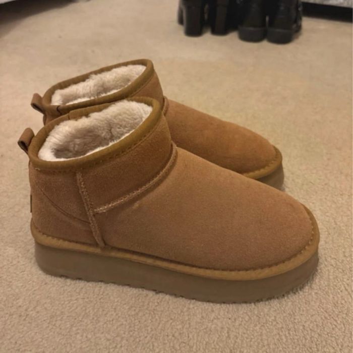 Uggs уги с бежевом цвете