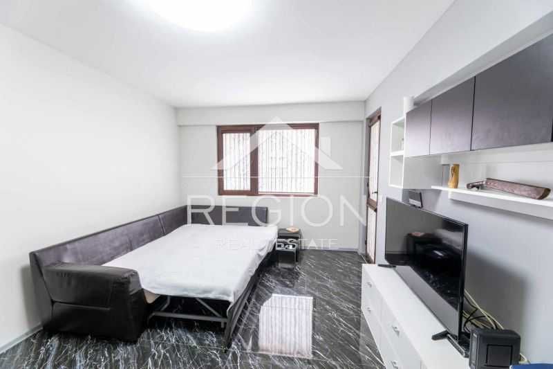 Дава се под наем Двустаен апартамент в Варна, м-т Траката - 56 кв.м за 408 € - Снимка #2