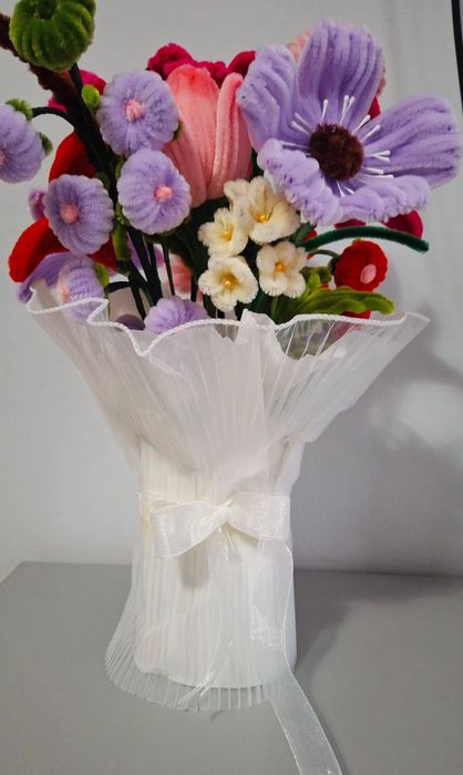 Vindem flori artificiale