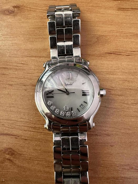 Продавам втора ръка дамски часовник Chopard Happy Sport.
