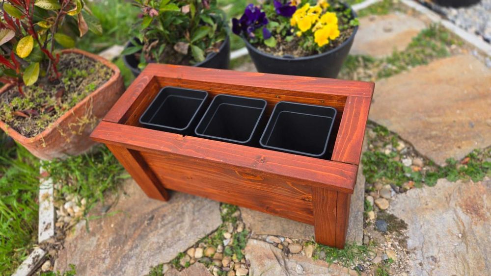 Дървена Кашпа / Сандъче / Саксия за двор, градина или тераса