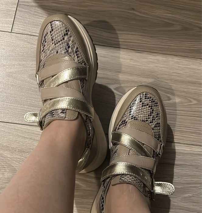 Продам кроссовки