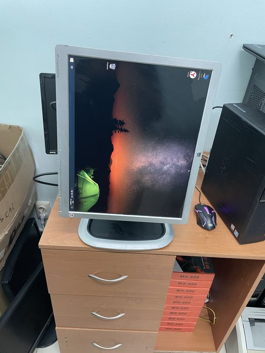 Мониторы 19 дюйм поворотный