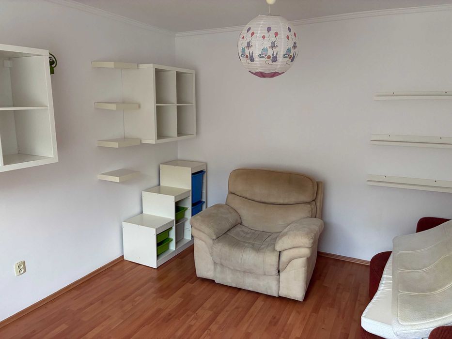 Casa cu 4 camere si depozit
