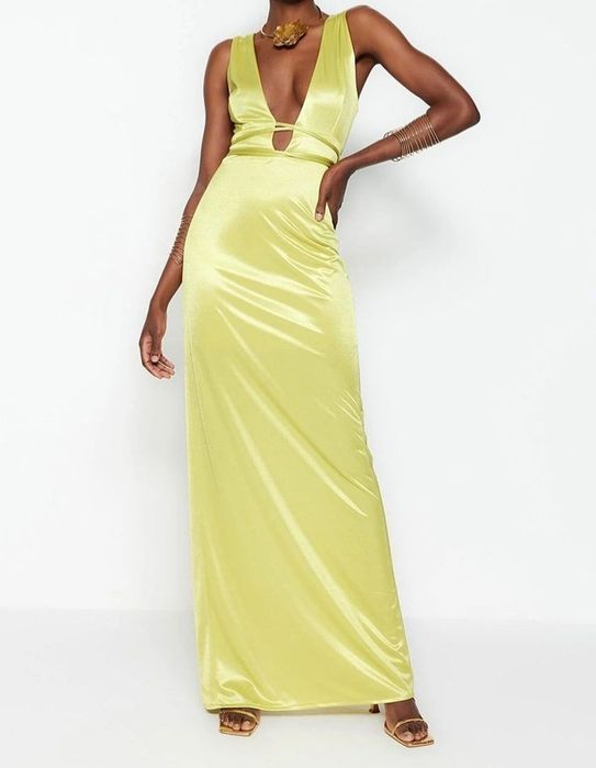 Зелена рокля с цепка отзад