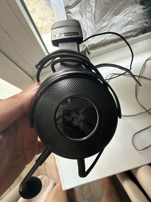 Продам наушники игровые Razer