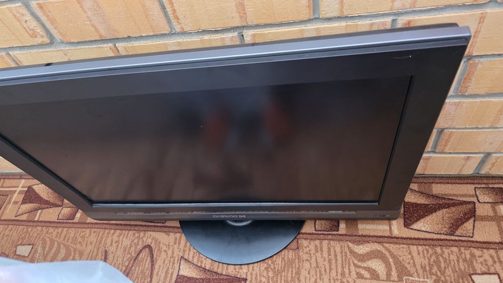 Продам телевизор  хороший.