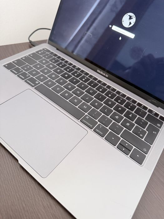 Macbook Air 2019 , i5, 256 gb , 8gb ram