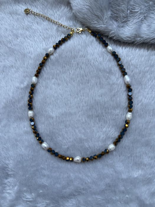 Ръчно изработени колиета от естествени камъни, перли и стомана
