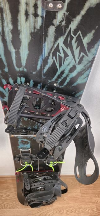 Splitboard jones cu legaturi voile L si foci jones