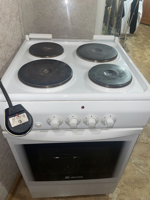 Продам Эл Плиту DeLuxe. 20000