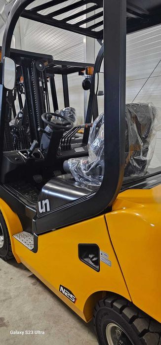 Stivuitor Nou Capacitate 2.5 t - diesel UN FD25T - livrare din stoc