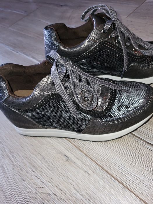 Дамски обувки на платформа 39 номер.