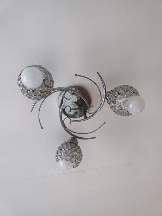 Продам люстру в хорошем состоянии