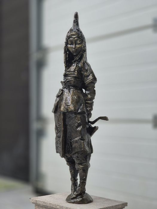 Настольные скульптуры