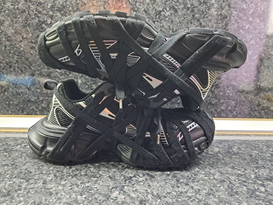 Продавам мъжки чисто нови маратонки  оригинални закупени от Германия.