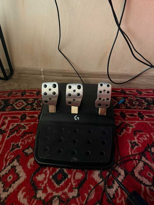 Волан с педали Logitech - G923, PS4/PS5/PC, черен