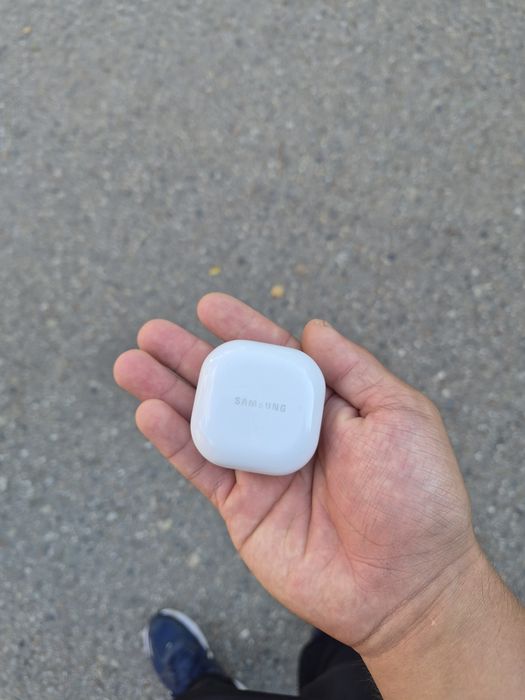 Срочно продам наушники Samsung Galaxy Buds FE