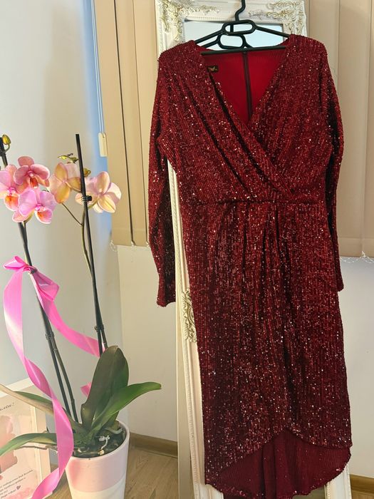 Червена парти рокля