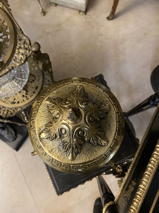 Bomboniera cu suport din bronz masiv