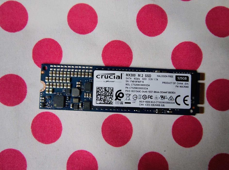 SSD Crucial MX300 525GB SATA-III M.2 2280.