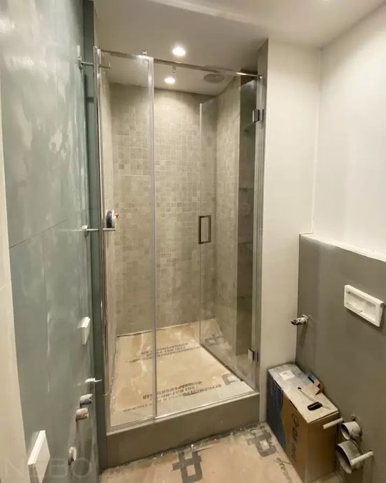 Душевой кабина и  стеклянные душ