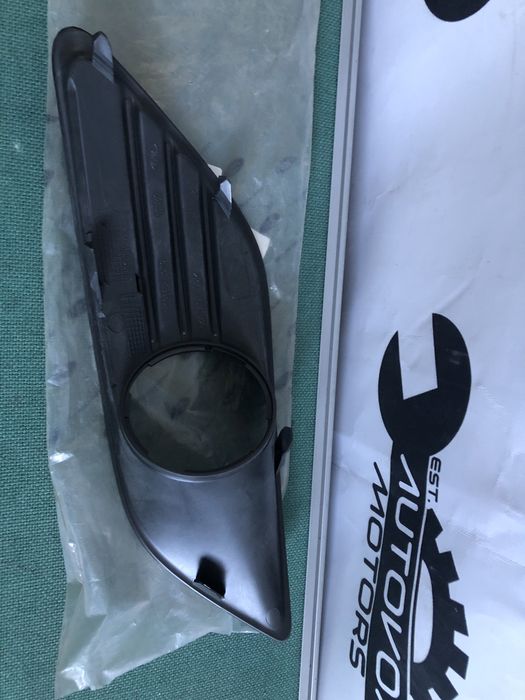 Grila proiector stanga fata Focus Focus 2008-2011