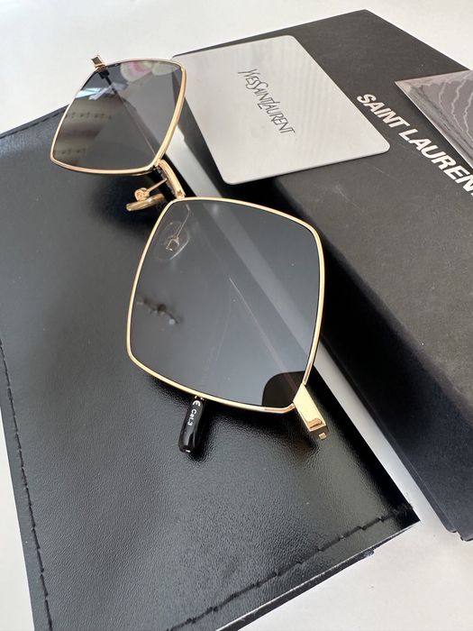 Чисто нови слънчеви очила Saint Laurent в златист цвят