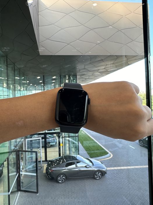 Продам Apple Watch 9 в отличном состоянии