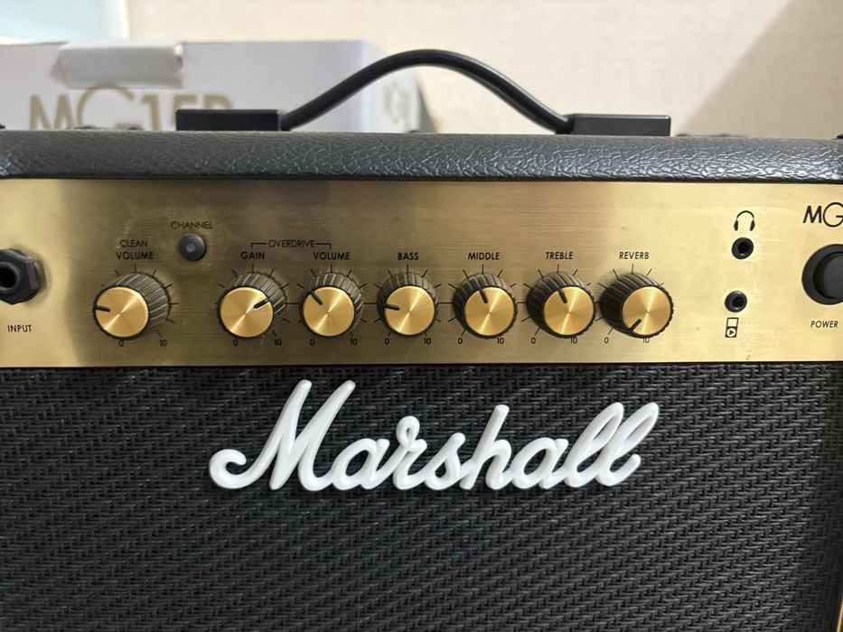 Гитарный комбоусилитель Marshall MG15R