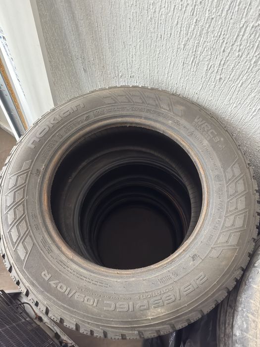 Продавам зимни гуми за Бус NOKIAN 215/65/16C