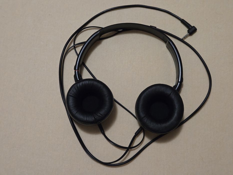 Căști Sony MDR-ZX100 cu cupe noi, din piele naturală, în stare foarte bună