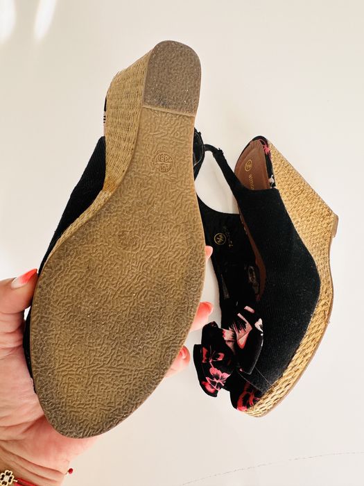 Сандали на платформа