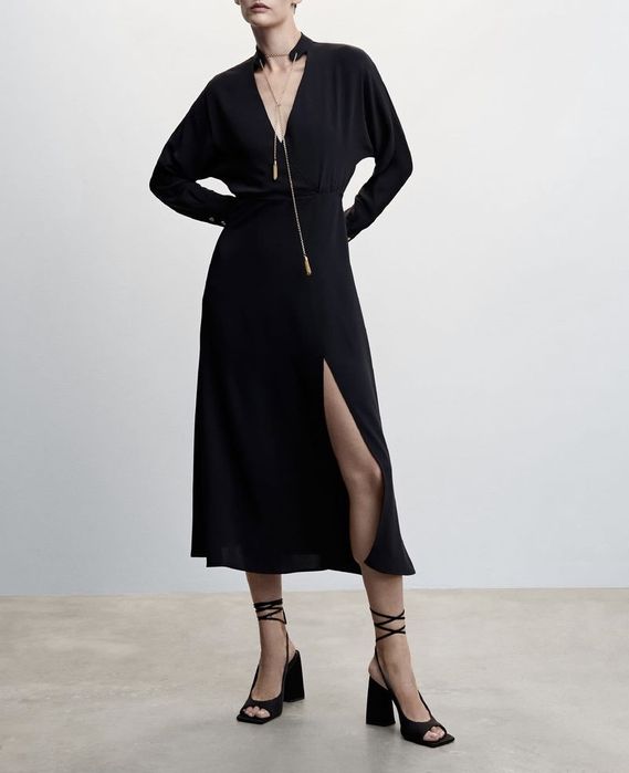 Черна рокля Mango с цепка