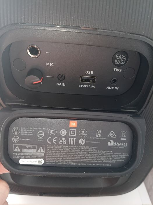 Продаю колонку JBL Party box