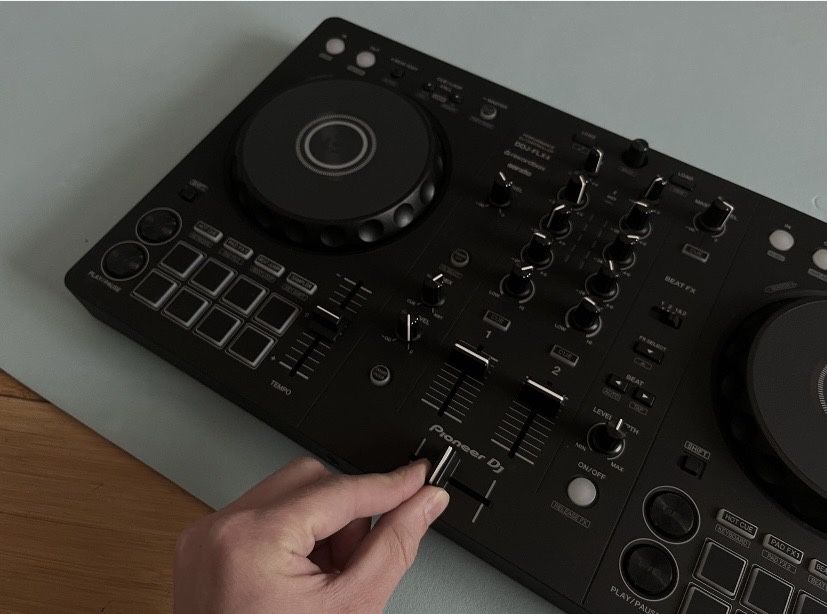 Dj контроллер Pioneer DJ DDJ-FLX4