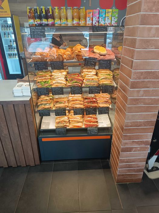 Топли, неутрални и хладилни витрини за закуски и сандвичи - По поръчка