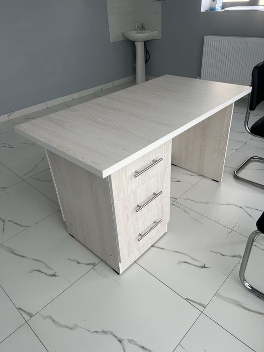 Stol (Parta) ofisnoy