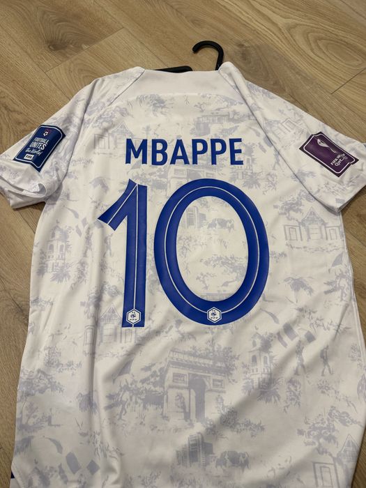 Tricou de fotbal World Cup 2022 Kylian Mbappe 10 marime M nou cu eticheta away