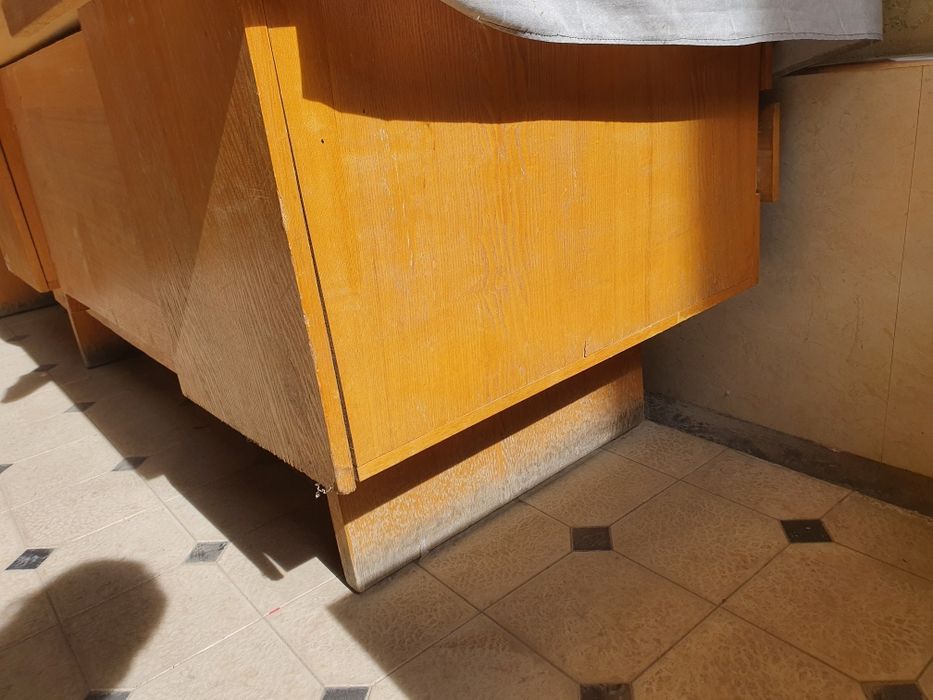 Срочно стол сотилади