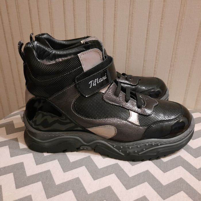 Продам кожаные ботинки Tiflani