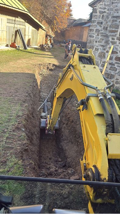 Inchiriez excavatoare de 5tone 13 tone si 22tone cu operator