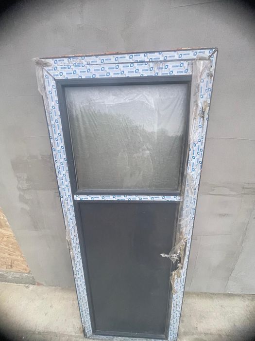 Usa de termopan( PVC) Dimensiuni: inaltime:2100, latime:820