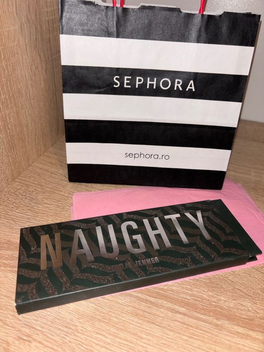 Paletă eyeshadow Kylie Jenner - naughty