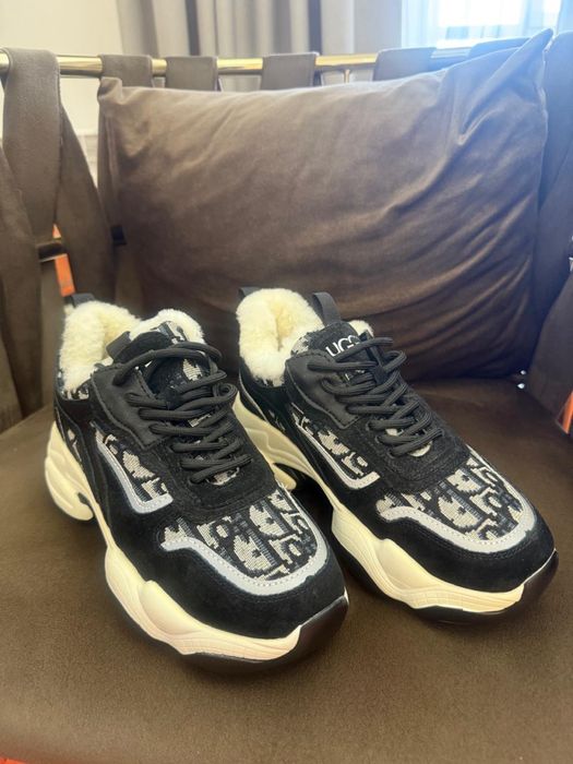 Продам зимние кроссовки отличные