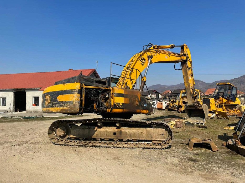 Dezmembrez excavator JCB JS 330 - piese de schimb JCB